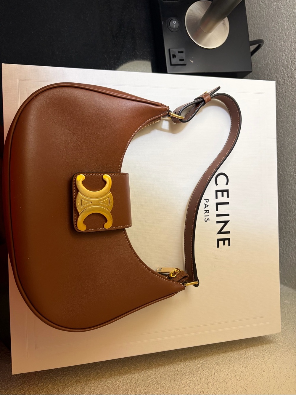 CELINE TRIOMPHE SMOOTH LEATHER SHOULDER BAG TAN BROWN GOLD HARDWARE $2,850 - Picture 2 of 6